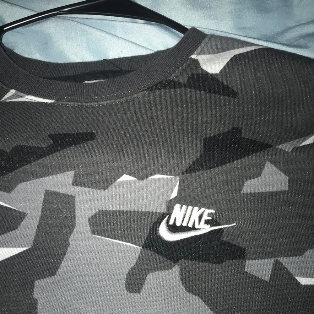 Nike sweater - Picture 2 of 2